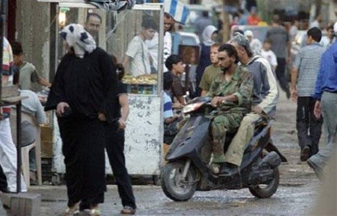 هدوء حذر في عين الحلوة.. والمولوي وفضل شاكر إلى الساحة من جديد؟!