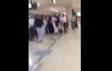 بالفيديو: عراك وطعنات داخل 