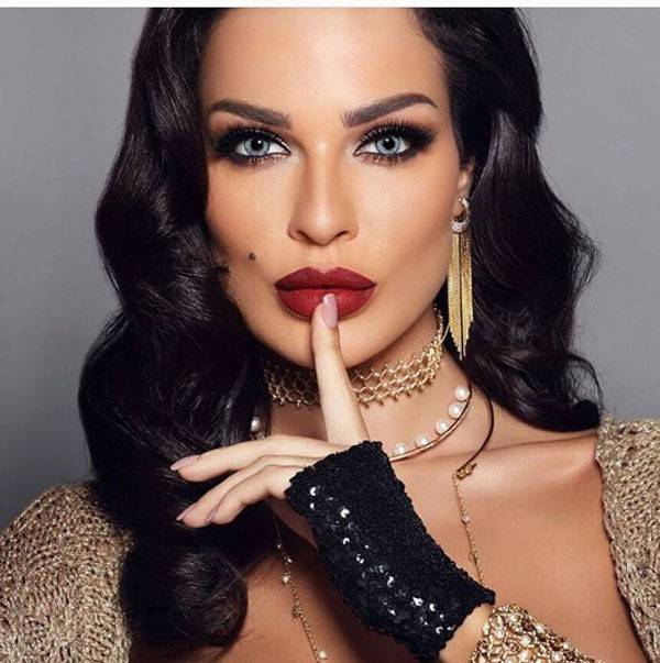 نادين نجيم ورسالة إعجاب لشبيهتها.. ماذا قالت؟