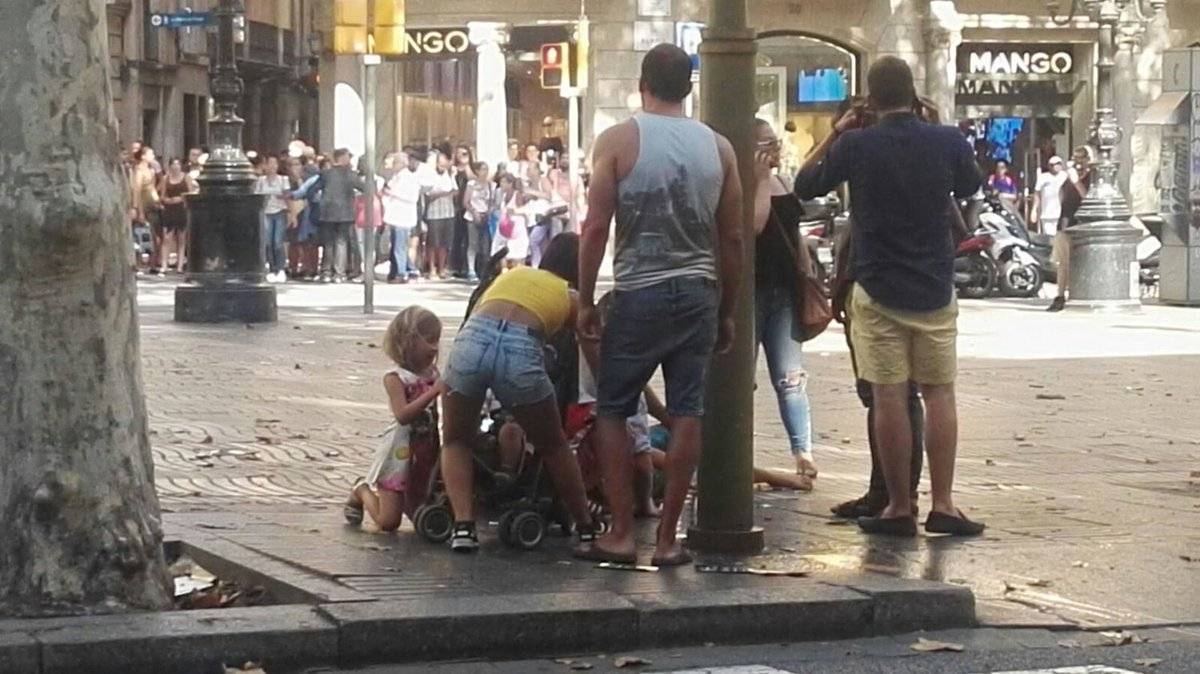 عملية دهس بشاحنة في برشلونة.. وسقوط عدد من الجرحى - فيديو
