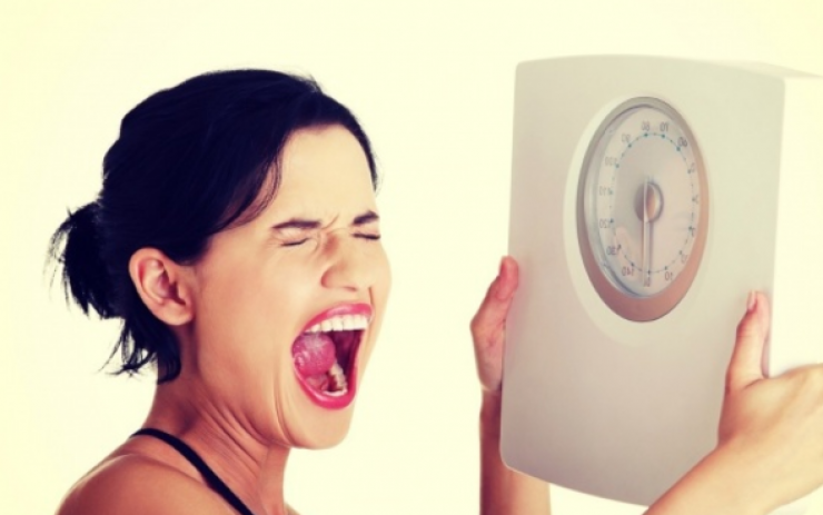 إليك.. 7 أخطاء ترتكبينها عند قياس وزنك تعطيك نتيجة خاطئة‍!