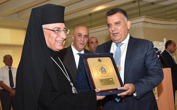 منحه بطريرك أنطاكيا وسائر المشرق وسام القدس البطريركي
إبراهيم : ماضون في مُكافحة الإرهاب
العبسي : نُشيد بالجهود المستمرّة لحفظ الأمن