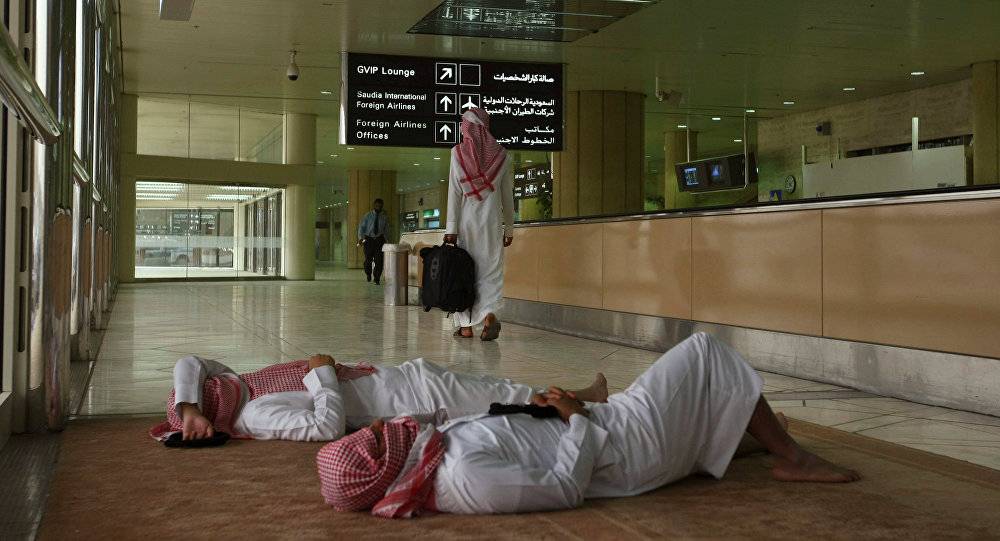 أخفوا الهيروين داخل أحشائهم لتهريبه إلى السعودية