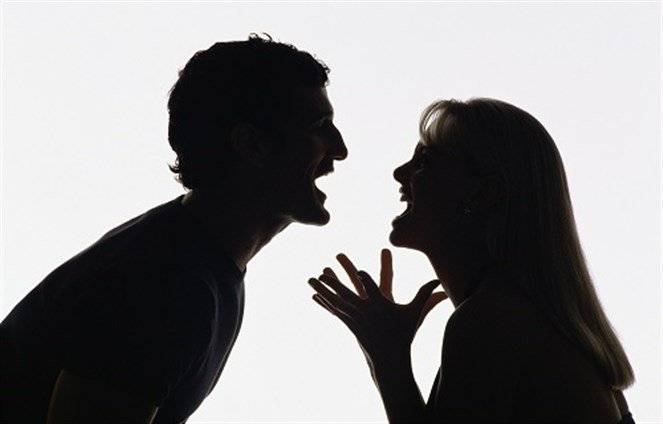 عادَ لمنزله فوجدَ عشيق زوجته داخل الخزانة.. وهذا ما حدث بعد ذلك!