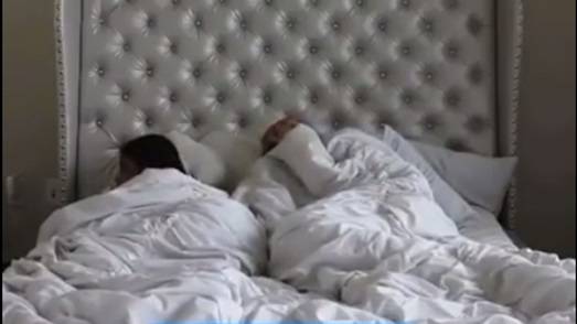 بالفيديو.. 2 مليون مشاهدة لمقلب مرعب نفذه رجل في زوجته!