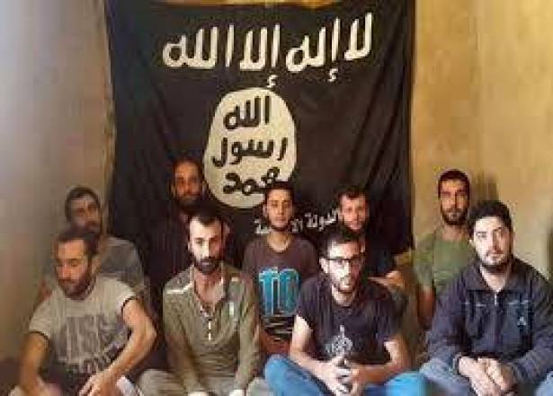 أهالي العسكريين ينفون ما نسب لهم عبر وسائل الاعلام عن توجههم الى عرسال واكدوا أنهم لا يزالون متواجين في خيمهم في ساحة رياض الصلح