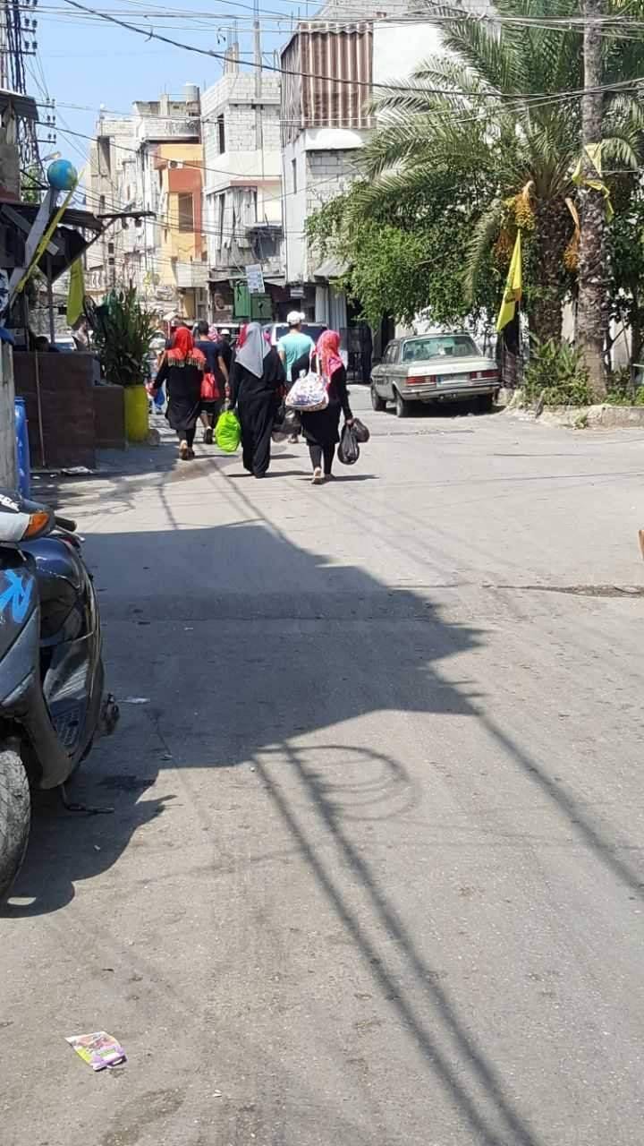 نزوح عدد من العائلات الفلسطينية من عين الحلوة بعد اشتداد المعارك