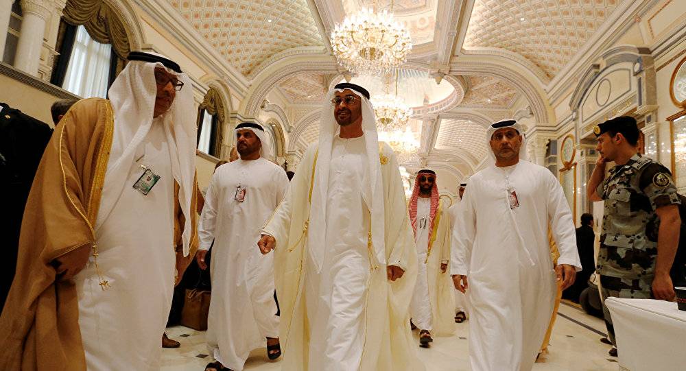 وصفهم بالحمقى...سفير الإمارات في واشنطن يسخر من السعودية في رسائل مسربة