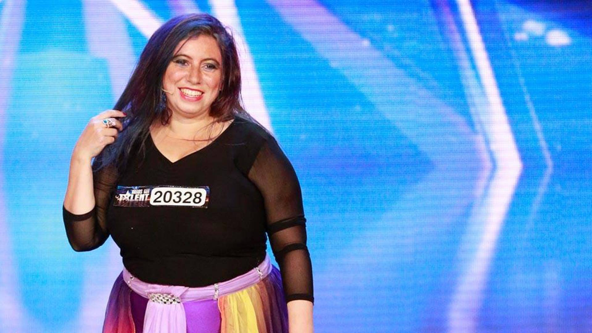 هل تذكرون متسابقة Arabs got talent الغريبة.. شاهدوا آخر نهفاتها مع أحمد عز!