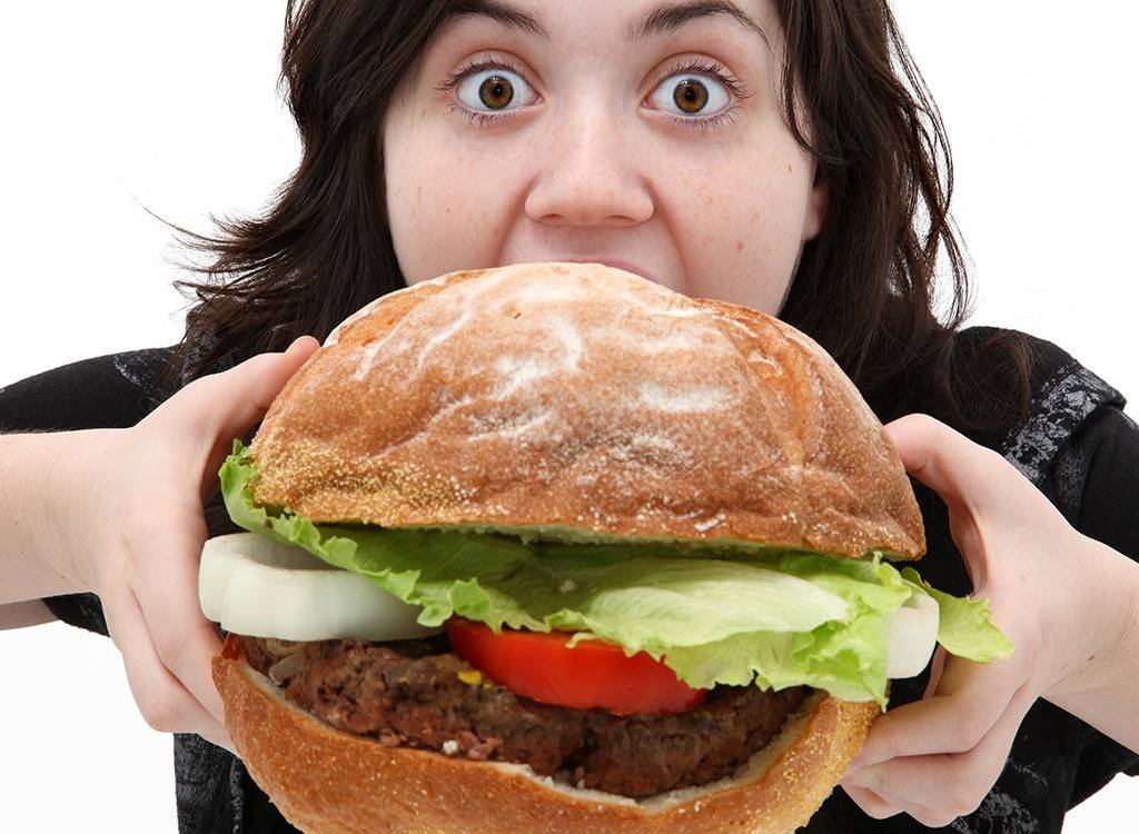 إحذروا: الإفراط في تناول الطعام يُضعف الذاكرة و..!