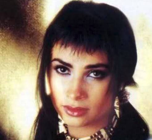بالصورة.. لن تتوقعوا من هذه النجمة العربية قبل التجميل!