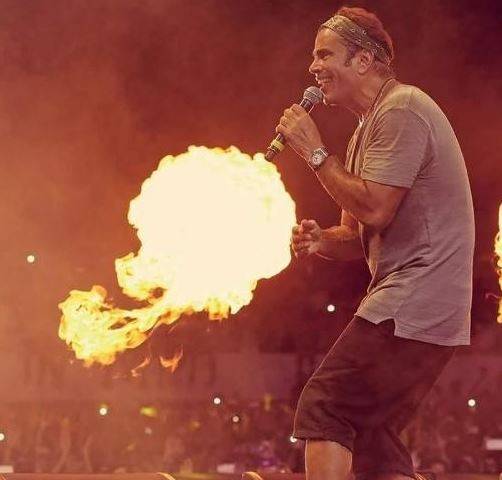 هذا هو المبلغ الذي تقاضاه عمرو دياب في حفله الأخير!
