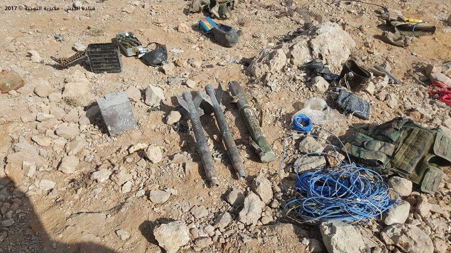 بالصور: منشطات ومفخخات.. هذا ما عثر عليه الجيش في مغاور "داعش"!