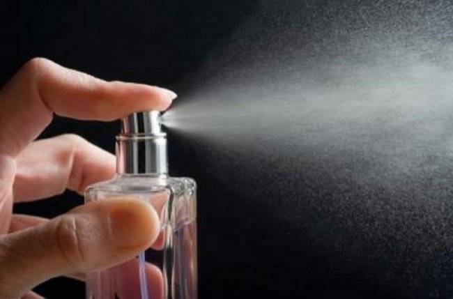 حيلة لا تعرفونها – رشوّا العطر على هذه المناطق في الصباح ليدوم طوال النهار... مدهش!