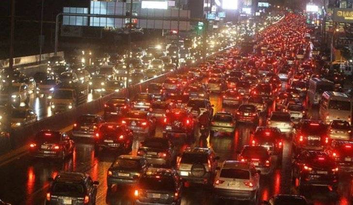 600 ألف سيارة تدخل بيروت يومياً.. كلفة زحمة السير في لبنان: 2 مليار دولار سنوياً!