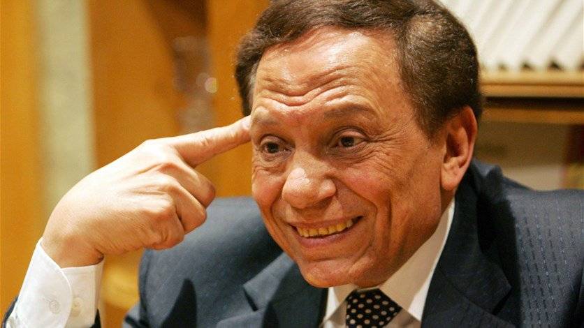 بالفيديو : عادل إمام يداعب مراسلة في عزاء سياسي... كيف كان ردّ فعلها؟
