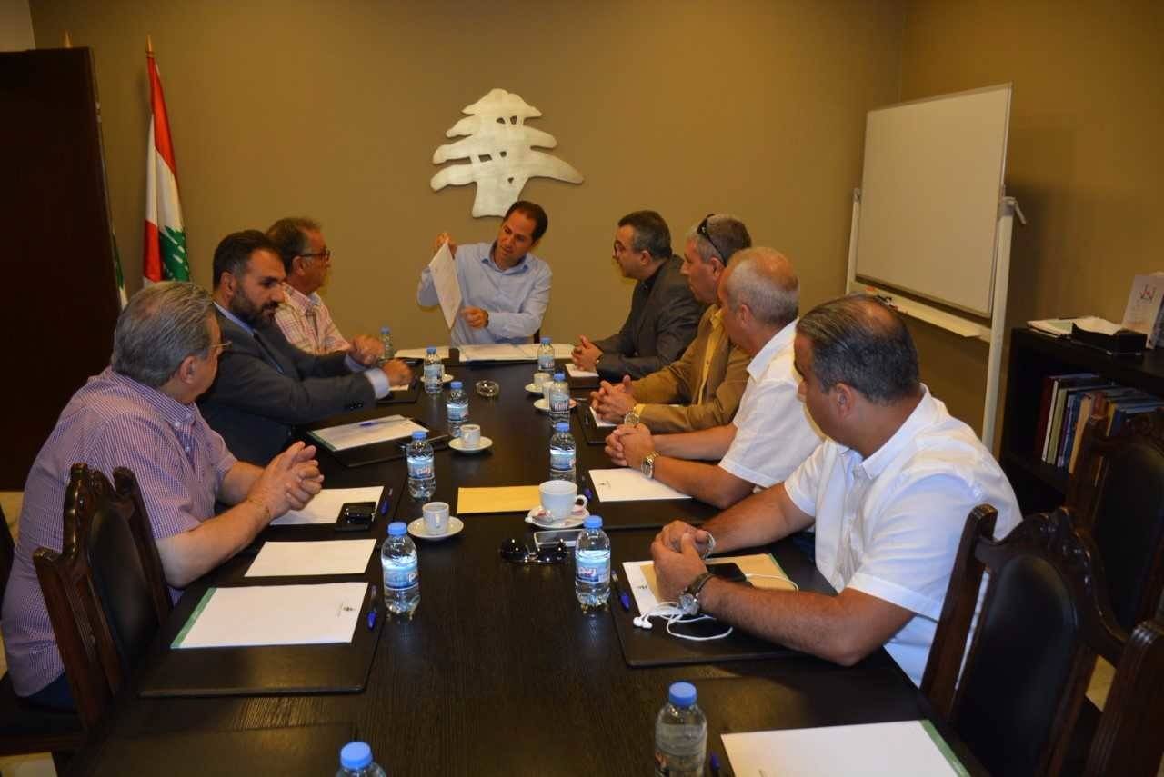أهالي المنصورية وعين سعاده بحثوا والجميل موضوع "التوتر العالي"