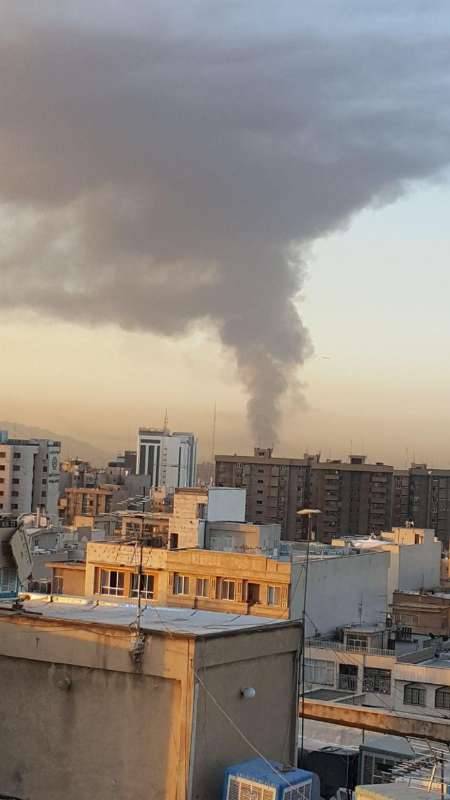 حريق ضخم في احد المخازن في جنوب طهران ويعمل أكثر من 150 رجل اطفاء على اخماده
