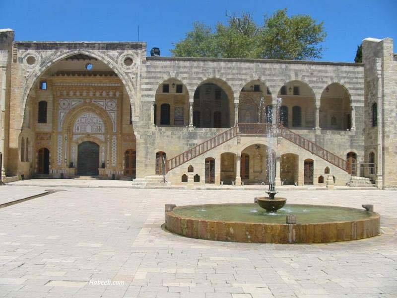 بدء اجتماع لجنة قانون الانتخاب في المقر الرئاسي الصيفي في بيت الدين