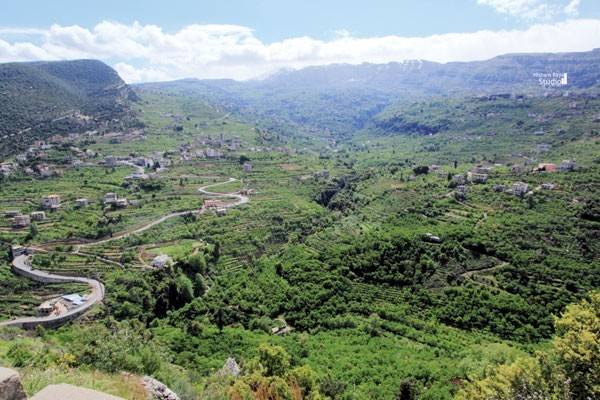 أهالي بقرصونا قطعوا الطريق احتجاجًا على مرور الشاحنات
