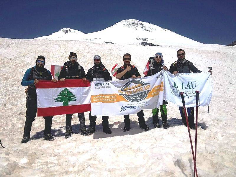 فريق "SURVIVAL TEAM" يتسلّق أعلى قمّة في أوروبا.. والهدف إنساني