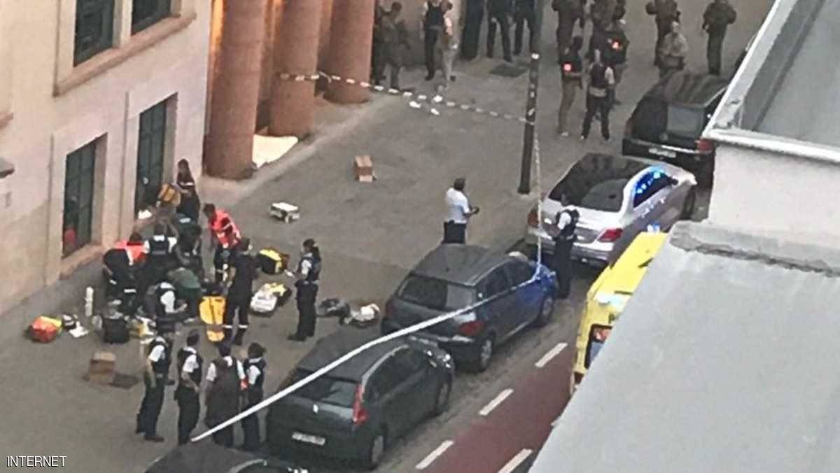 رجلٌ يهاجم جنوداً بالسكين في بروكسل