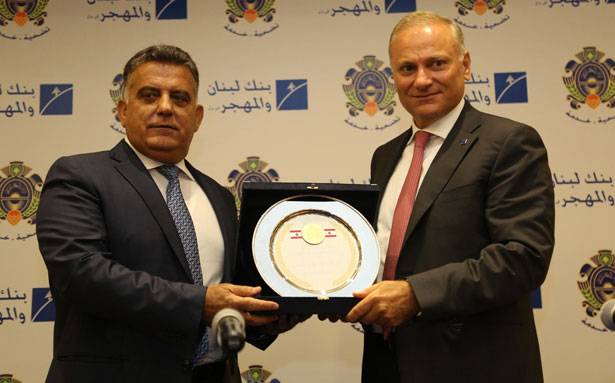 إطلاق خدمة جديدة بين الأمن العام و«بنك لبنان والمهجر»
إبراهيم : لن نوفّر وسيلة لاستئصال الفساد بكلّ أنواعه
أزهري : سيتمّ تركيب أجهزة دفع إلكترونيّة في مراكز المديريّة