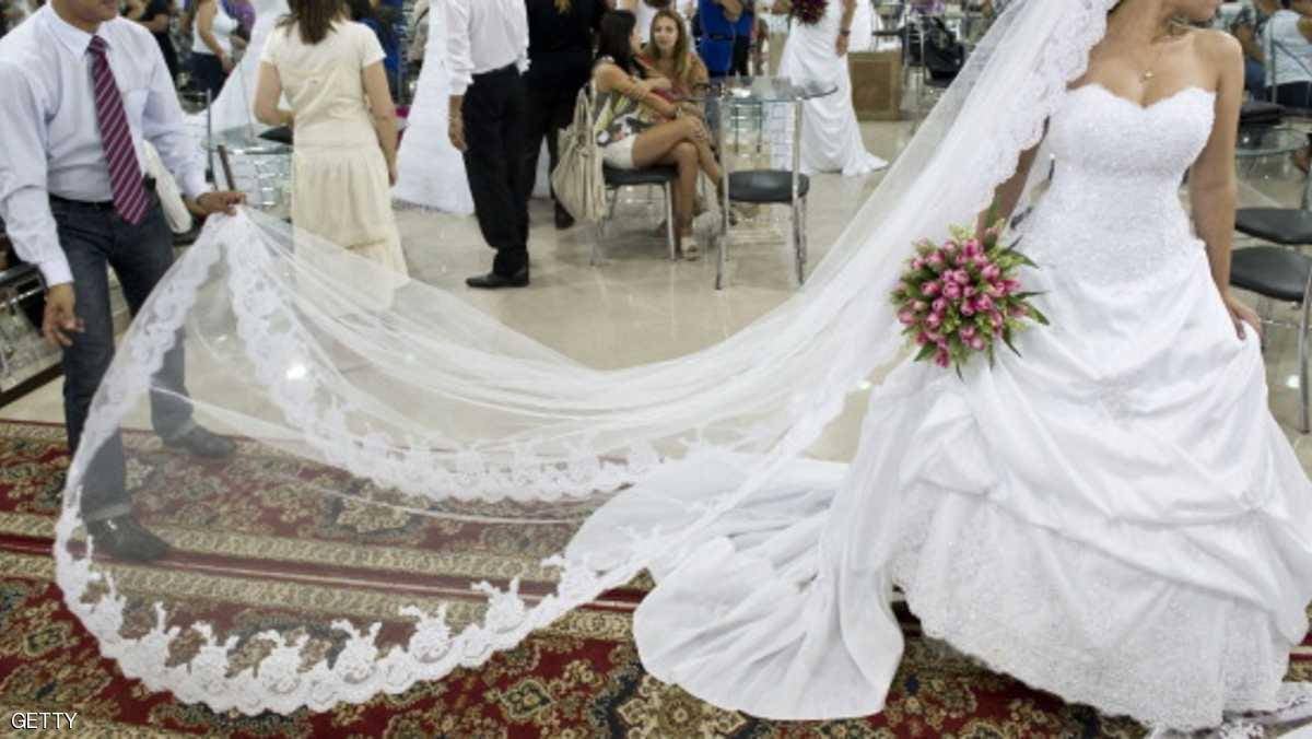 عروسان يمضيان ليلة الزفاف في أغرب مكان