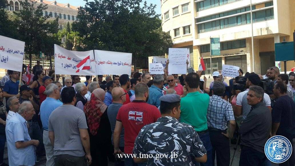 التحكم المروري: اعتصام عدد من المواطنين جانب الطريق محلة رياض الصلح - الوسط التجاري بيروت و حركة المرور طبيعية حاليا"