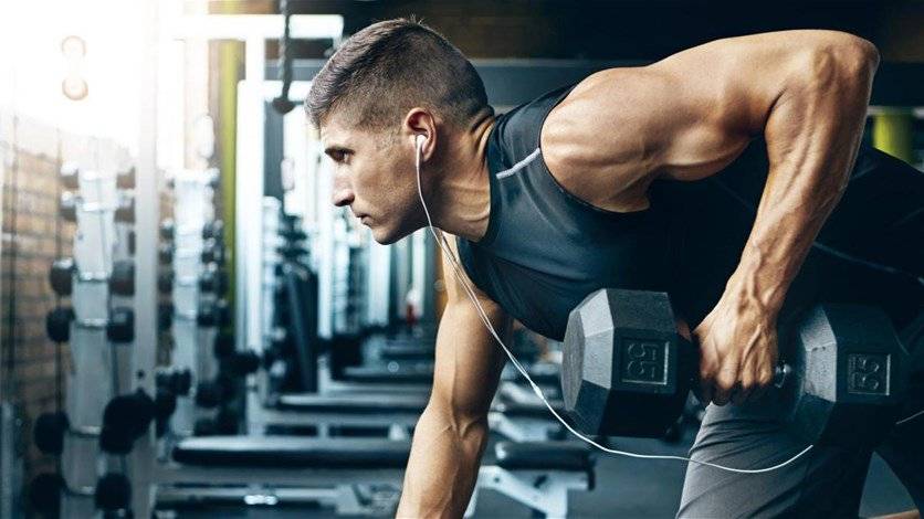 أيها الرجال... هذه هي الأطعمة التي تجعل رائحتكم "أكثر جاذبية"!