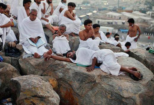 وفاة 8 حجاج مصريين بينهم 5 سيدات بالسعودية .. والصحة توضح الأسباب