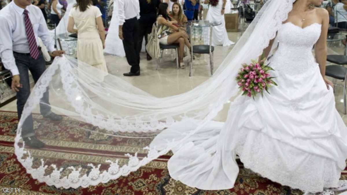 عروسان يمضيان ليلة الزفاف في أغرب مكان.. وما حصل غريب!
