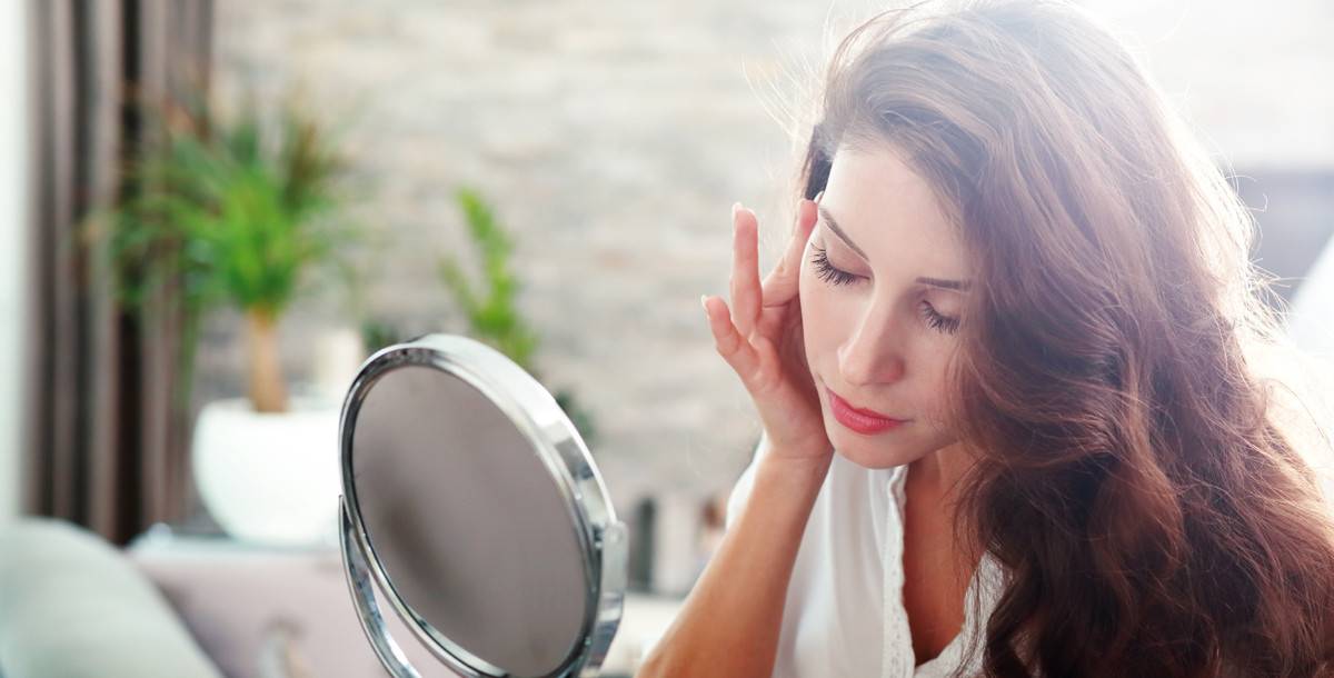 تعانين من الحساسية تجاه منتجات التجميل.. إليك ما يجب فعله!