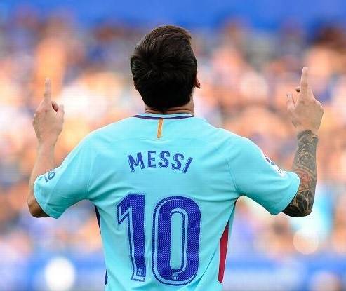 ميسي ينقذ برشلونة ويحطّم الأرقام!