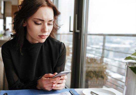 كيف تتوقفين عن مراقبة حالة Online الرجل الذي يعجبك؟