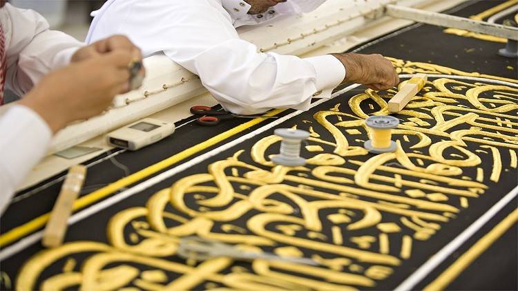 الكعبة المشرفة تزهو بحلتها الجديدة