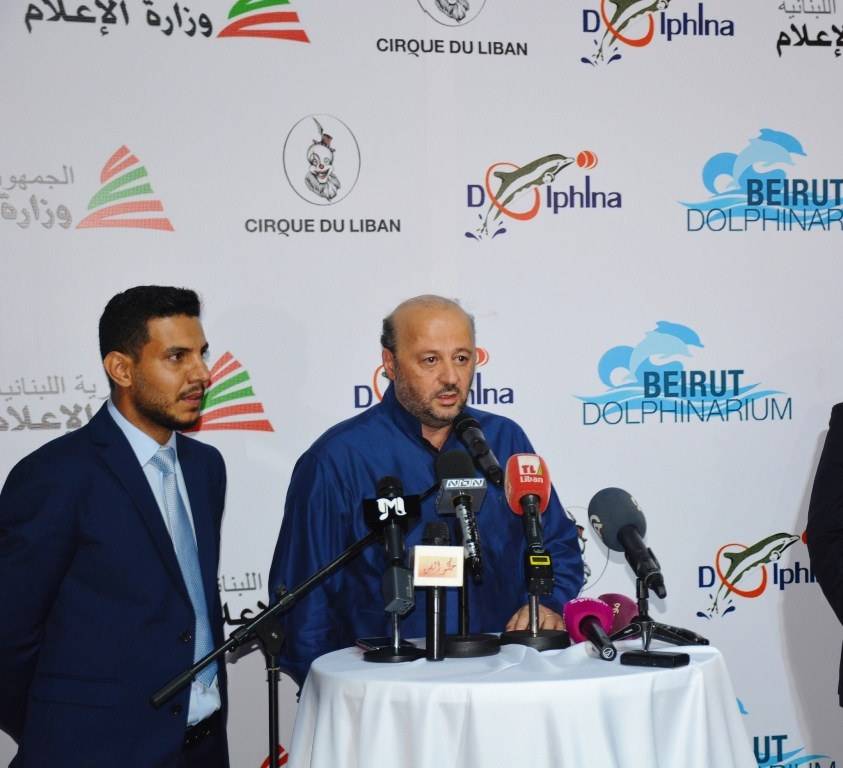 الرياشي رعى افتتاح عرض للدلافين: هذه الدلافين لا تخيف انما الدلافين البشرية