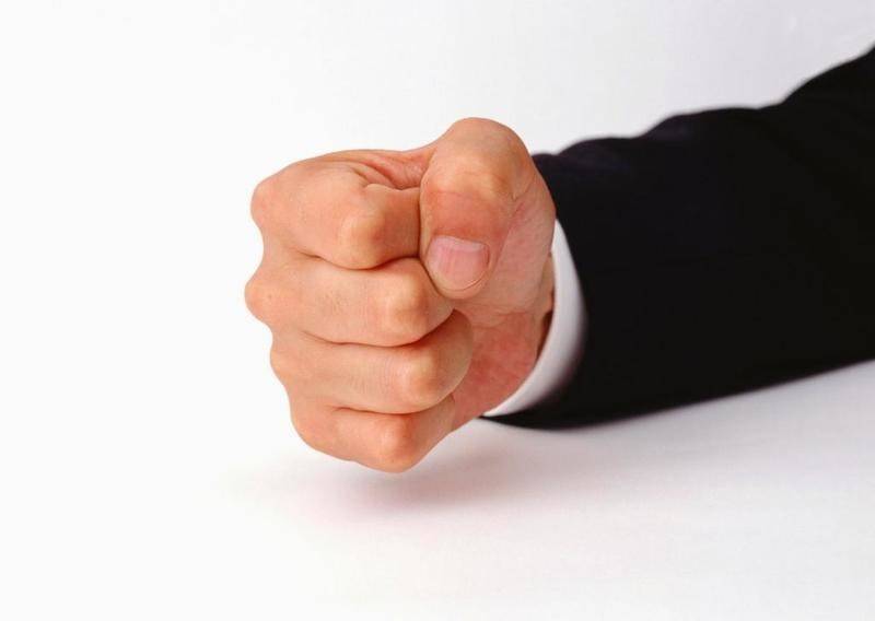 7 مخاطر صحية تكشفها قبضة اليد