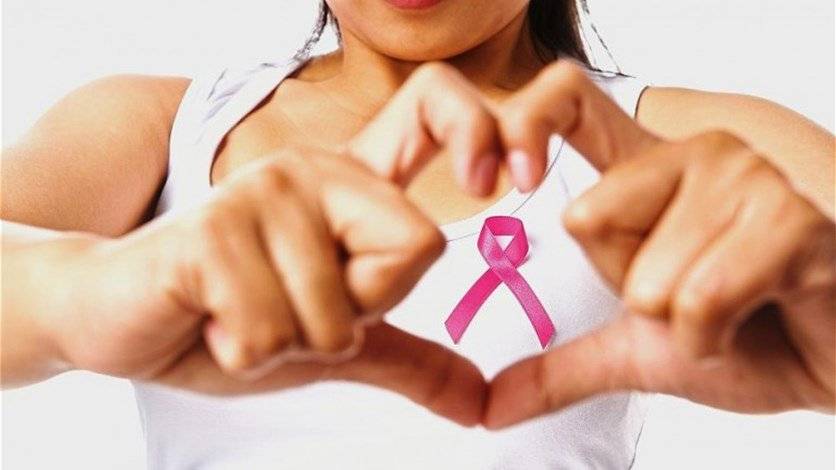بعد أشهر على اكتشافه الإصابة بسرطان الثدي... هذا ما حصل مع خطيبته!