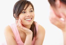 لبشرة كالشمس، نضرة وخلّابة... السرّ في 12 نوعاً من الطعام!