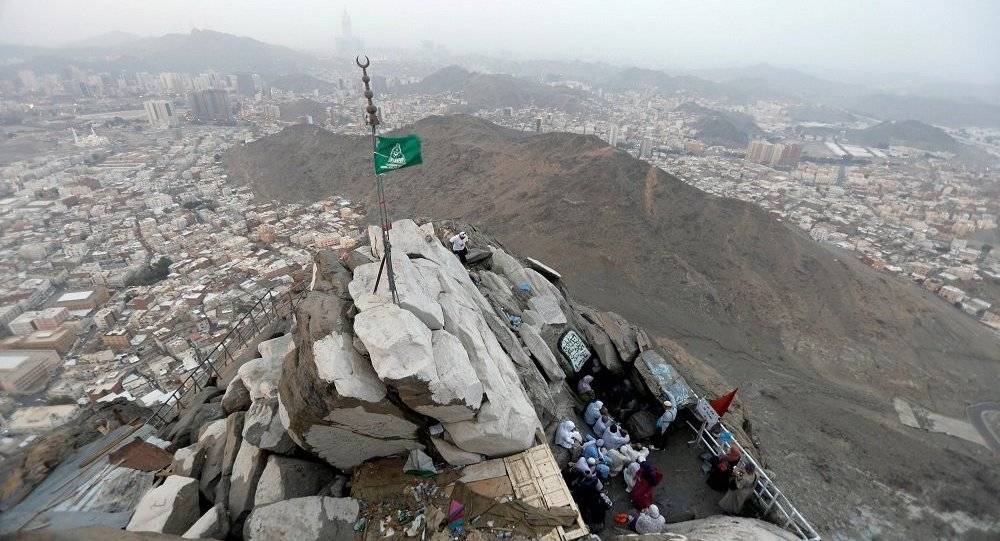 ضيوف الرحمن يتوافدون على صعيد "عرفات"