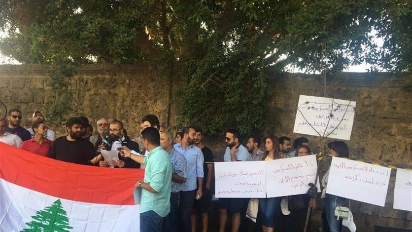 مجموعات من الحراك المدني أمام المحكمة العسكرية: لمحاسبة المسؤول عن دماء العسكريين