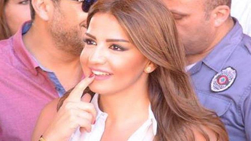 بالفيديو: هذا ما فعلته ريمي درباس بمراسل الـmtv وهو على الهواء...