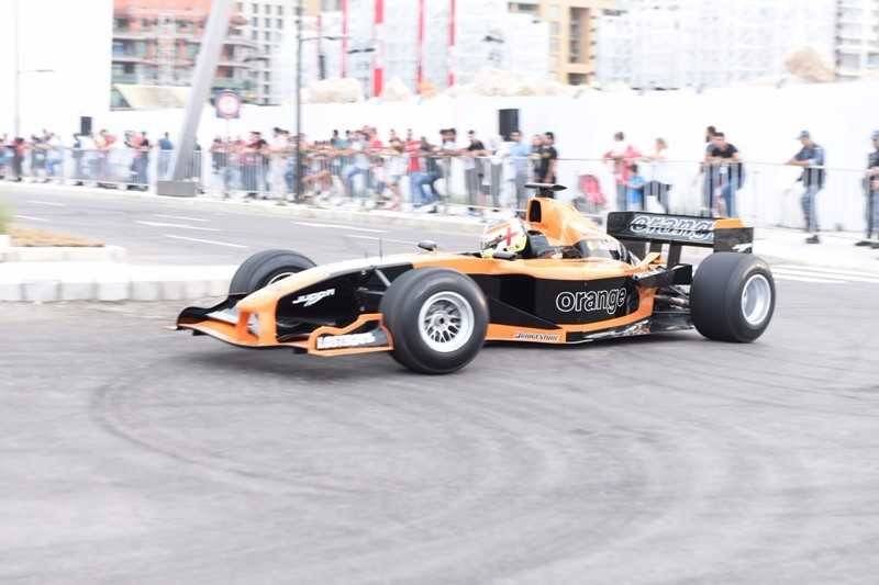 استعراض لـ"الفورمولا 1" والسيارات الرياضية في لبنان