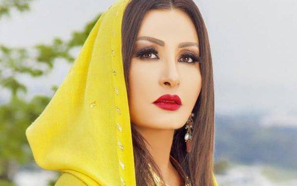 لطيفة تثير الانتقادات بملابس البحر!