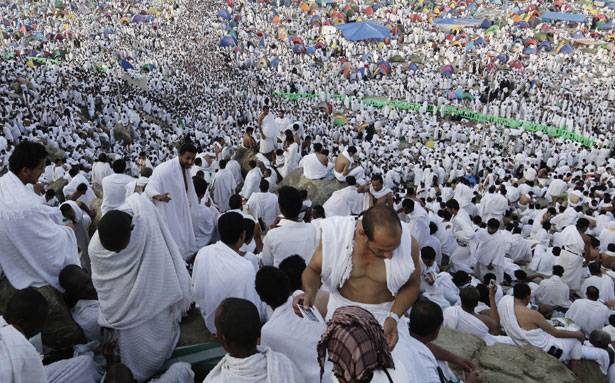 مليونا مسلم يبدأون مناسك الحج 100 الف عنصر لحفظ الامن