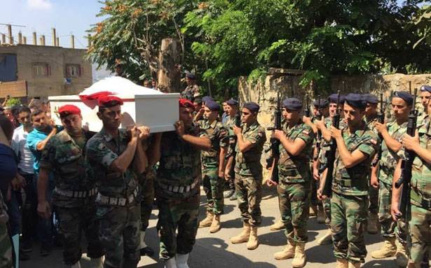تشييع الشهيد العريف عارف ديب بمأتم حاشد
ممثل وزير الدفاع وقائد الجيش:
نُثني على وقوف اللبنانيين خلف الجيش