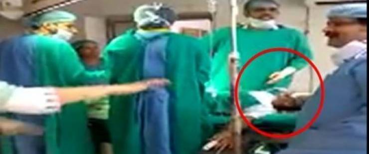 فيديو: شجار بين طبيبين أثناء إجراء عملية جراحية لامرأة حامل