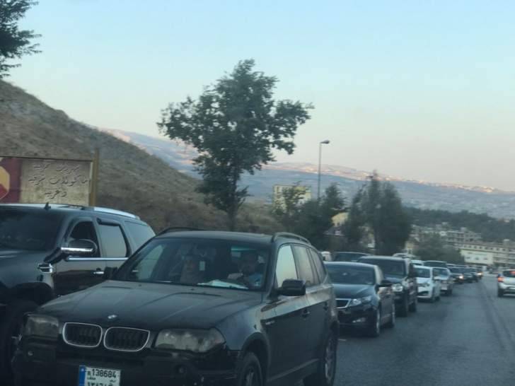 زحمة سير خانقة على طريق ضهر البيدر الدولية بدءا من المريجات