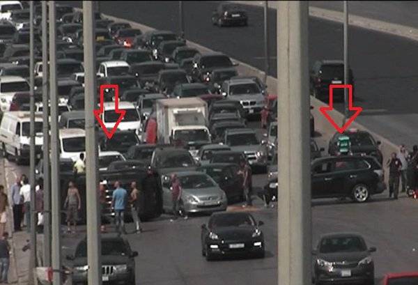بالصورة: تصادم سيارتين على جسر انطلياس باتجاه نهر الموت